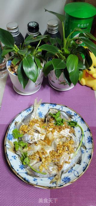 蒜香蒸银鲳鱼的做法