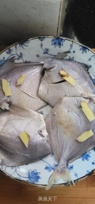 蒜香蒸银鲳鱼的做法步骤：3