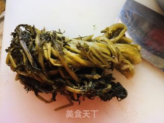 红烧方肉蒸雪里蕻的做法步骤：1