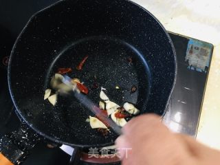 红烧方肉蒸雪里蕻的做法步骤：2