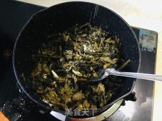 红烧方肉蒸雪里蕻的做法步骤：4