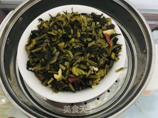 红烧方肉蒸雪里蕻的做法步骤：8