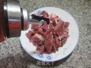 洋葱炒猪心的做法步骤：3