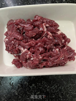 千页豆腐炒牛肉的做法步骤：1
