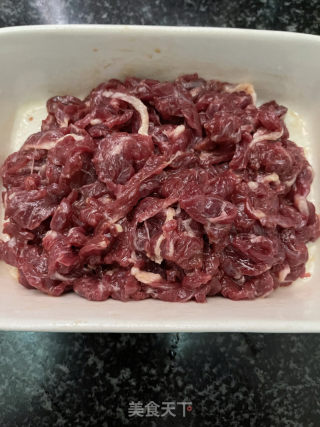 千页豆腐炒牛肉的做法步骤：3
