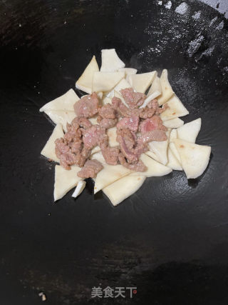 千页豆腐炒牛肉的做法步骤：9