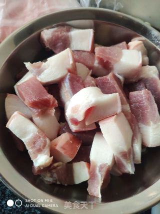家常红烧肉的做法步骤：1
