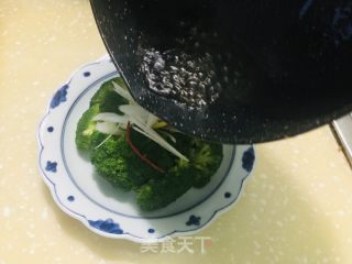 白灼西兰花的做法步骤：5