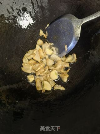 老坛酸菜炒猪大肠的做法步骤：6