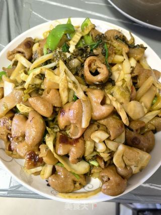 老坛酸菜炒猪大肠的做法步骤：10