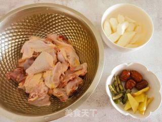 阳康后快速有效补充营养和体力/山药炖鸡汤的做法步骤：2