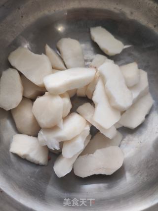 马蹄胡萝卜炒腊肠的做法步骤：2