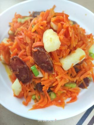 马蹄胡萝卜炒腊肠的做法步骤：9