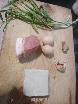 豆腐烩煎蛋的做法步骤：1