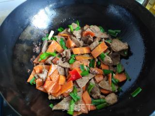 胡萝卜炒猪肝的做法步骤：7
