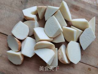 排骨芋头汤的做法步骤：4