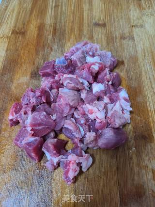 白萝卜清炖羊肉的做法步骤：1