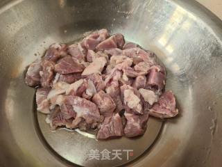 白萝卜清炖羊肉的做法步骤：2