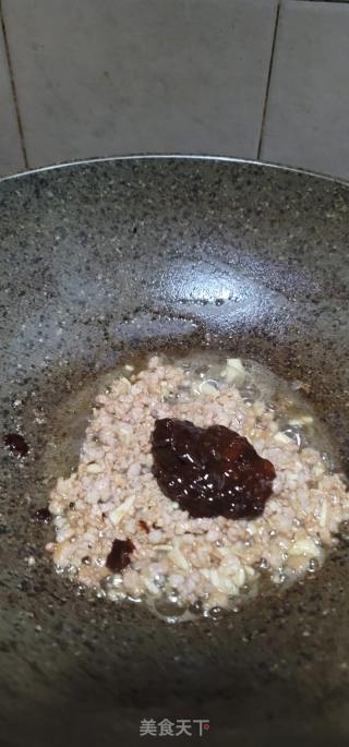 芋头肉末油豆腐煲的做法步骤：4