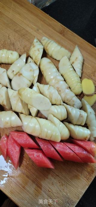 竹芋胡萝卜猪骨汤的做法步骤：3
