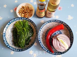 凉拌菠菜的做法步骤：1
