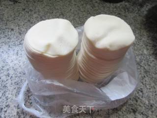 油豆腐肉末芹菜馅饺子的做法步骤：1