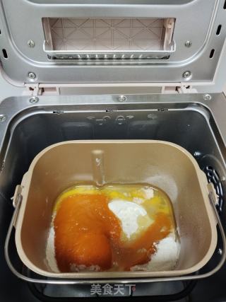 南瓜泥花样面包的做法步骤：1