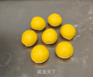 南瓜泥花样面包的做法步骤：3