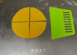 南瓜泥花样面包的做法步骤：5