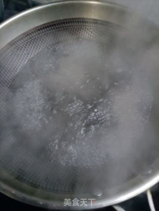 黄金白菜炒笔管鱼的做法步骤：4