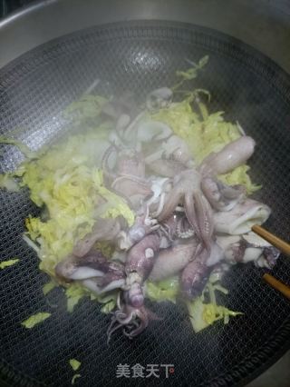 黄金白菜炒笔管鱼的做法步骤：9