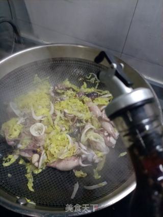 黄金白菜炒笔管鱼的做法步骤：10