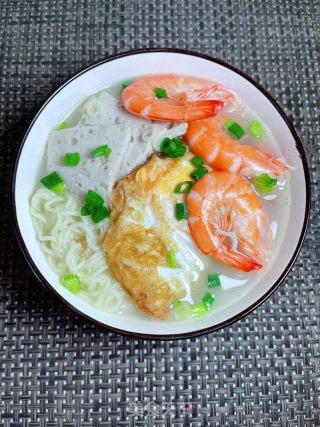 鲜虾鸡蛋肉饼汤面的做法步骤：13