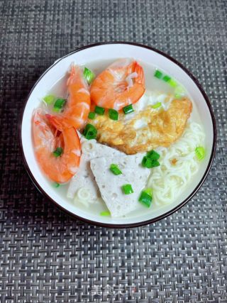 鲜虾鸡蛋肉饼汤面的做法步骤：14