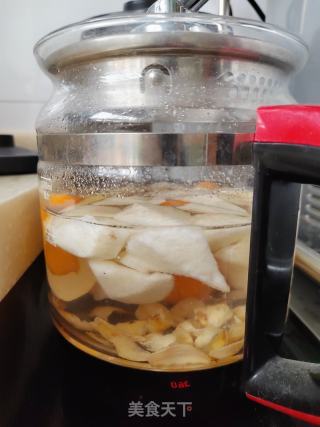 百合金桔雪梨汤的做法步骤：4