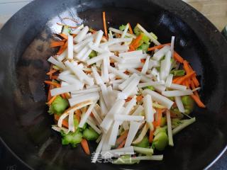 肉丝鸭蛋苤蓝炒年糕的做法步骤：8