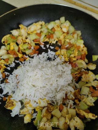 虾仁彩蔬炒饭的做法步骤：12