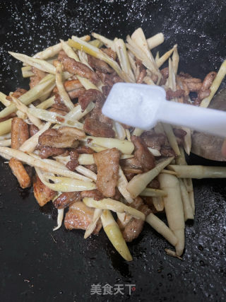 小竹笋炒五花肉的做法步骤：9