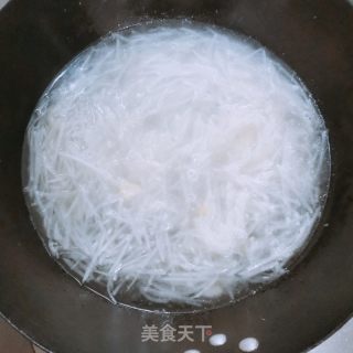 虾皮萝卜汤的做法步骤：3