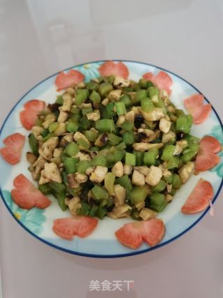 香菇青笋炒鸡丁的做法步骤：12