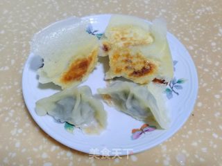 猪肉莲藕荠菜煎饺的做法步骤：11