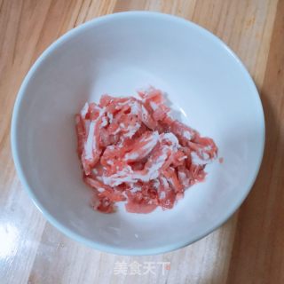 酸萝卜肉丝面的做法步骤：2