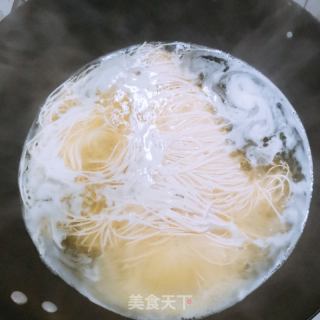 酸萝卜肉丝面的做法步骤：5