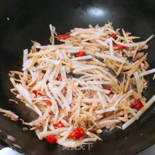 酸萝卜肉丝面的做法步骤：7