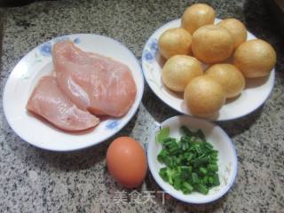 油面筋塞鸡胸肉的做法步骤：1