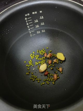 绿豆筒子骨汤的做法步骤：2