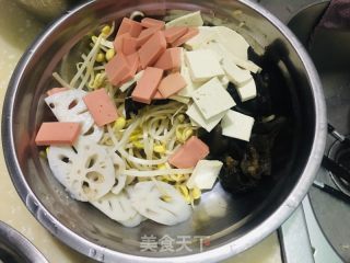 什锦麻辣烫的做法步骤：1