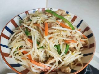 青椒肉丝炒豆芽的做法