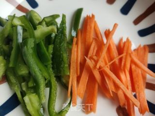 青椒肉丝炒豆芽的做法步骤：2