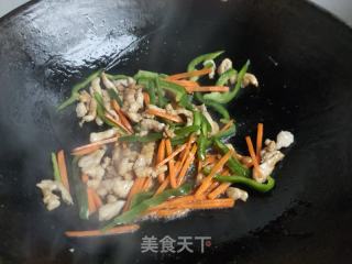 青椒肉丝炒豆芽的做法步骤：6